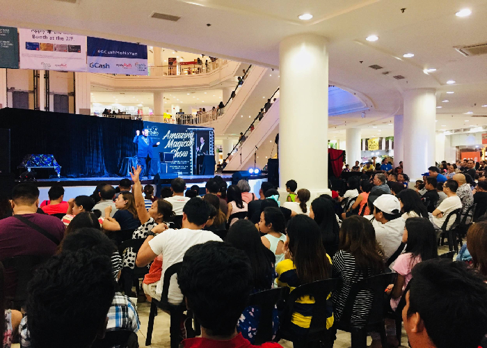 Amazing Andre at Mall